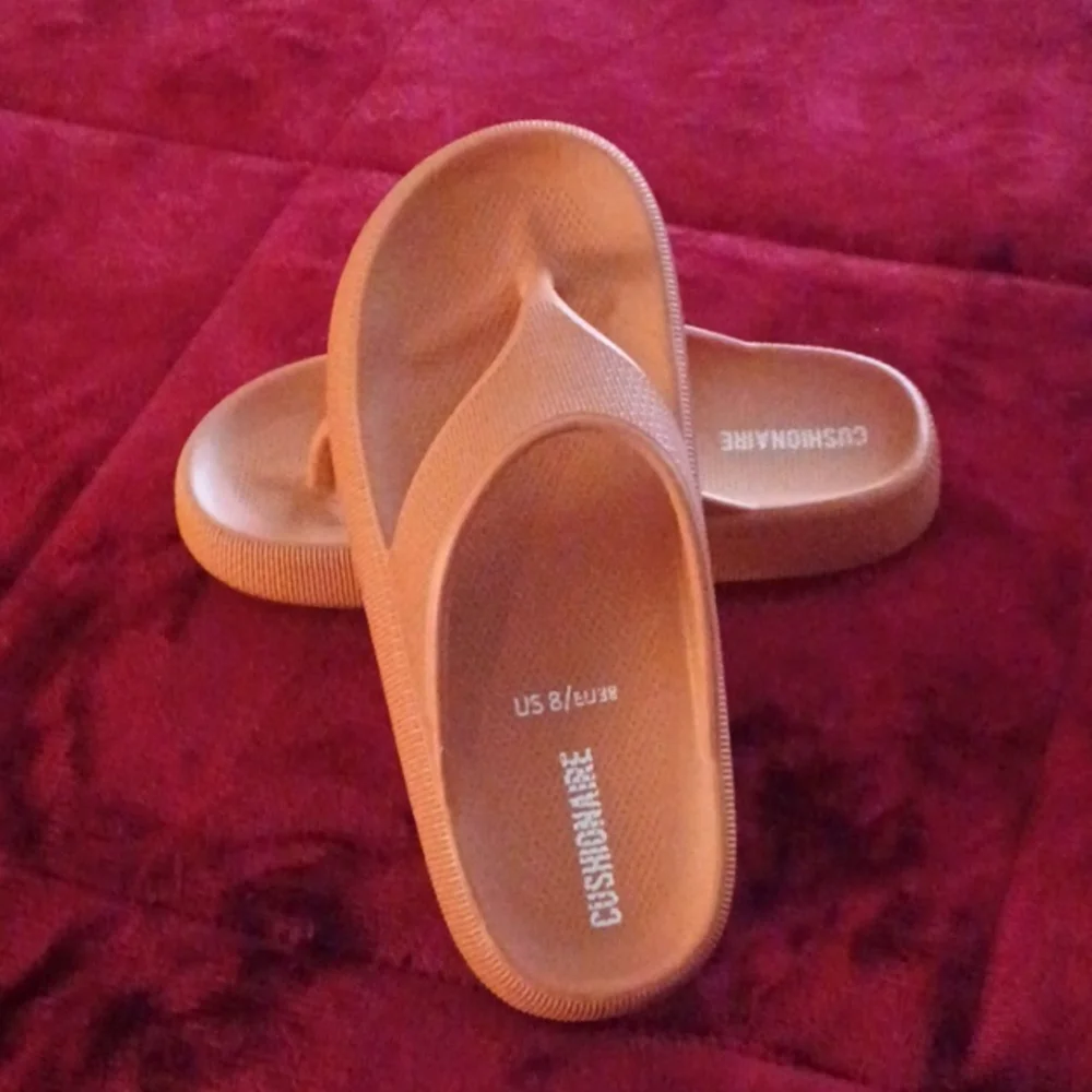Sandals - Picture 1 of 4